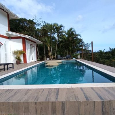 Casa Residencial com 350m², 4 quartos, 4 suítes, 8 garagens, no bairro São João Do Rio Vermelho em Florianópolis