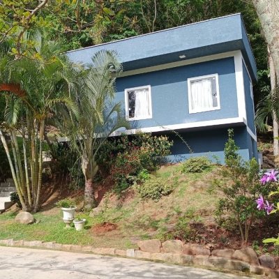 Casa Residencial com 350m², 4 quartos, 4 suítes, 8 garagens, no bairro São João Do Rio Vermelho em Florianópolis