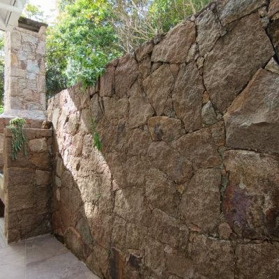 Casa Residencial com 350m², 4 quartos, 4 suítes, 8 garagens, no bairro São João Do Rio Vermelho em Florianópolis