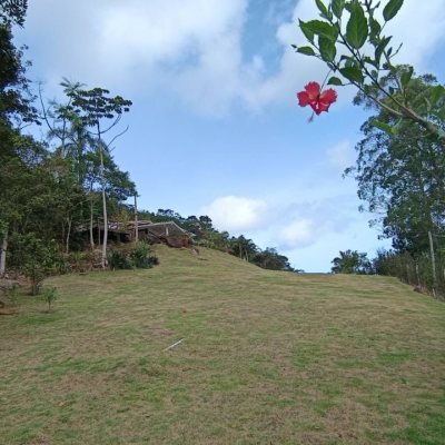 Casa Residencial com 350m², 4 quartos, 4 suítes, 8 garagens, no bairro São João Do Rio Vermelho em Florianópolis