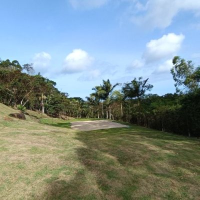 Casa Residencial com 350m², 4 quartos, 4 suítes, 8 garagens, no bairro São João Do Rio Vermelho em Florianópolis