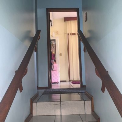 Casa Residencial com 240m², 4 quartos, 1 suíte, 2 garagens, no bairro Coqueiros em Florianópolis