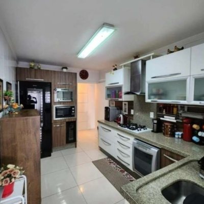 Apartamentos com 190m², 3 quartos, 1 suíte, 2 garagens, no bairro Kobrasol em São José