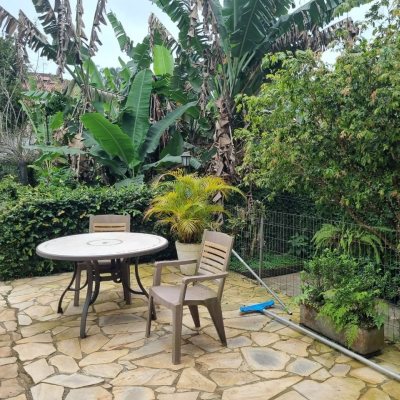 Casa Residencial com 290m², 4 quartos, 1 suíte, 2 garagens, no bairro Pantanal em Florianópolis