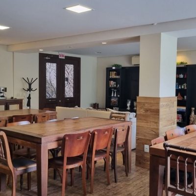 Casa Residencial com 290m², 4 quartos, 1 suíte, 2 garagens, no bairro Pantanal em Florianópolis