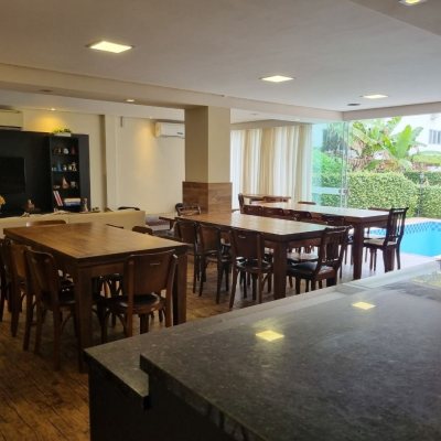 Casa Residencial com 290m², 4 quartos, 1 suíte, 2 garagens, no bairro Pantanal em Florianópolis