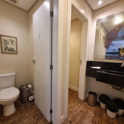 Casa Residencial com 290m², 4 quartos, 1 suíte, 2 garagens, no bairro Pantanal em Florianópolis