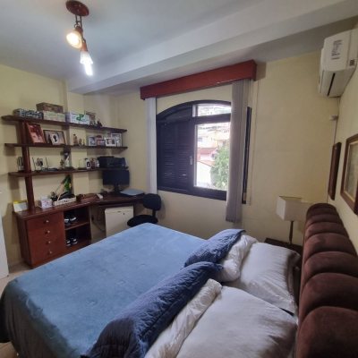 Casa Residencial com 290m², 4 quartos, 1 suíte, 2 garagens, no bairro Pantanal em Florianópolis