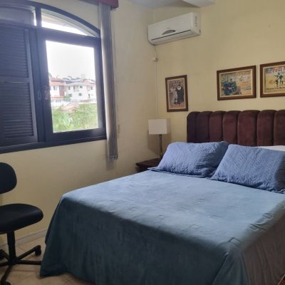 Casa Residencial com 290m², 4 quartos, 1 suíte, 2 garagens, no bairro Pantanal em Florianópolis