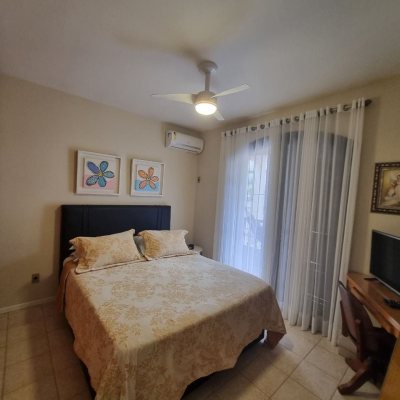 Casa Residencial com 290m², 4 quartos, 1 suíte, 2 garagens, no bairro Pantanal em Florianópolis