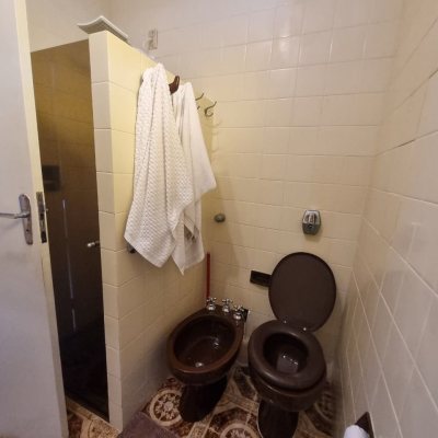 Casa Residencial com 290m², 4 quartos, 1 suíte, 2 garagens, no bairro Pantanal em Florianópolis