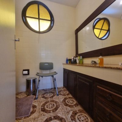 Casa Residencial com 290m², 4 quartos, 1 suíte, 2 garagens, no bairro Pantanal em Florianópolis