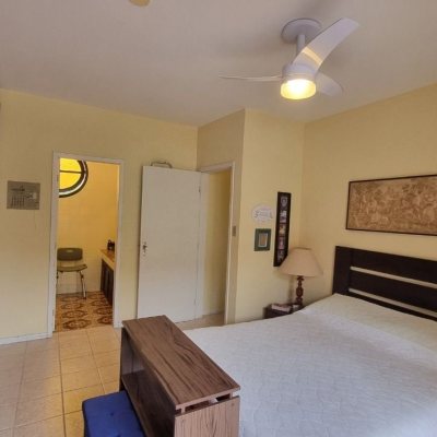 Casa Residencial com 290m², 4 quartos, 1 suíte, 2 garagens, no bairro Pantanal em Florianópolis