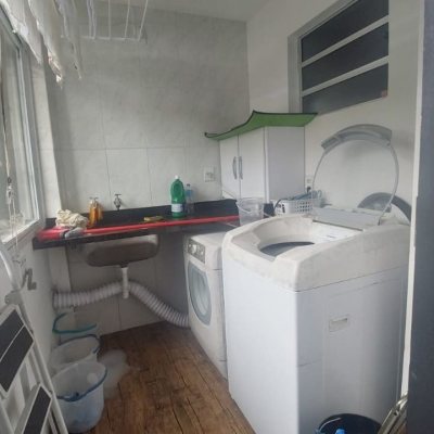 Casa Residencial com 290m², 4 quartos, 1 suíte, 2 garagens, no bairro Pantanal em Florianópolis