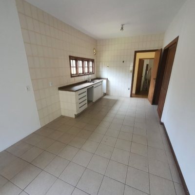 Casa Residencial com 350m², 4 quartos, 2 suítes, 4 garagens, no bairro Santo Antônio De Lisboa em Florianópolis