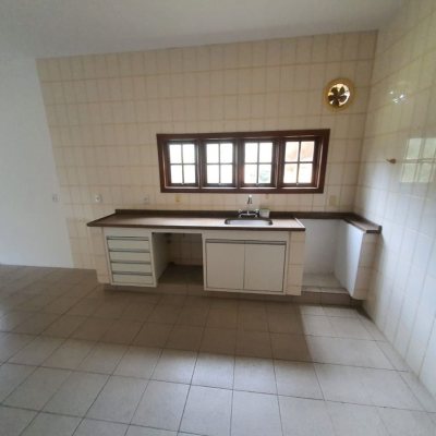 Casa Residencial com 350m², 4 quartos, 2 suítes, 4 garagens, no bairro Santo Antônio De Lisboa em Florianópolis