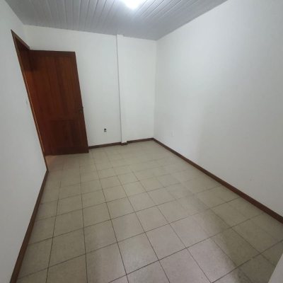 Casa Residencial com 350m², 4 quartos, 2 suítes, 4 garagens, no bairro Santo Antônio De Lisboa em Florianópolis