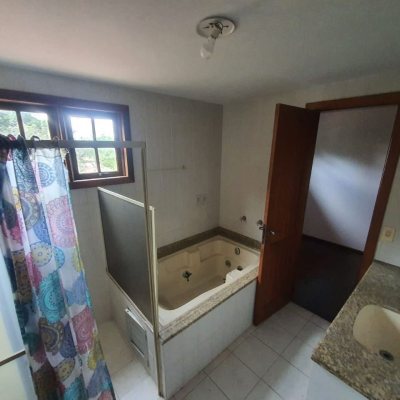 Casa Residencial com 350m², 4 quartos, 2 suítes, 4 garagens, no bairro Santo Antônio De Lisboa em Florianópolis