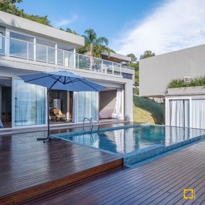 Casa em Condomínio com 680m², 5 quartos, 5 suítes, 6 garagens, no bairro Sambaqui em Florianópolis