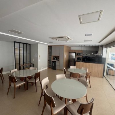 Apartamentos com 122m², 3 quartos, 1 suíte, 2 garagens, no bairro Itacorubi em Florianópolis
