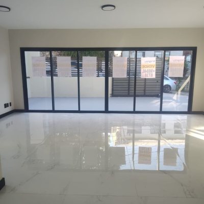 Casa Residencial com 184m², 3 quartos, 3 suítes, 2 garagens, no bairro Trindade em Florianópolis