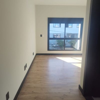 Casa Residencial com 184m², 3 quartos, 3 suítes, 2 garagens, no bairro Trindade em Florianópolis