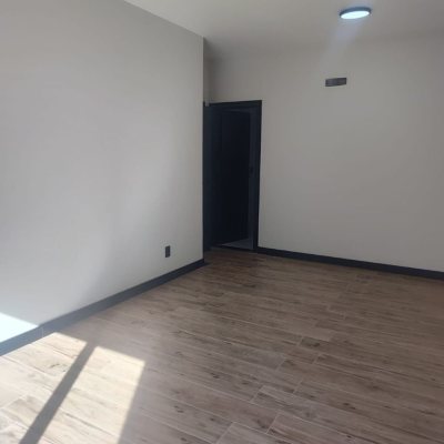 Casa Residencial com 184m², 3 quartos, 3 suítes, 2 garagens, no bairro Trindade em Florianópolis