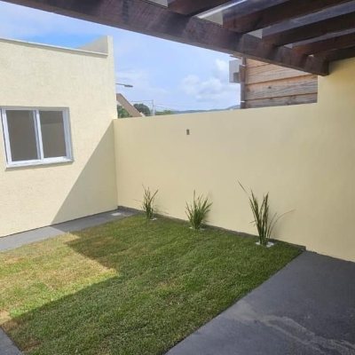 Casa Residencial com 66m², 2 quartos, no bairro São João Do Rio Vermelho em Florianópolis