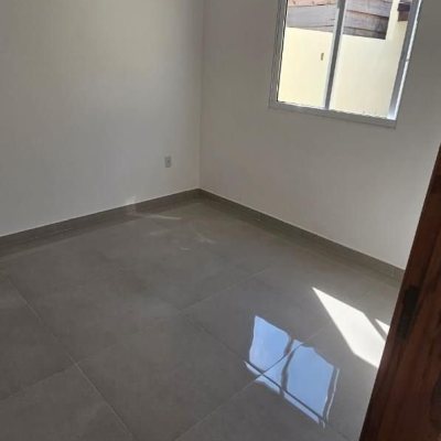 Casa Residencial com 66m², 2 quartos, no bairro São João Do Rio Vermelho em Florianópolis
