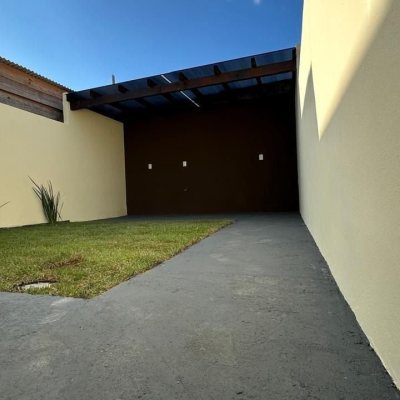Casa Residencial com 66m², 2 quartos, no bairro São João Do Rio Vermelho em Florianópolis