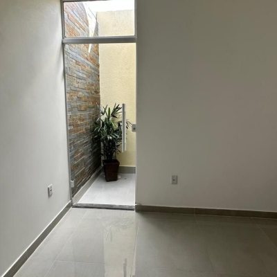 Casa Residencial com 66m², 2 quartos, no bairro São João Do Rio Vermelho em Florianópolis