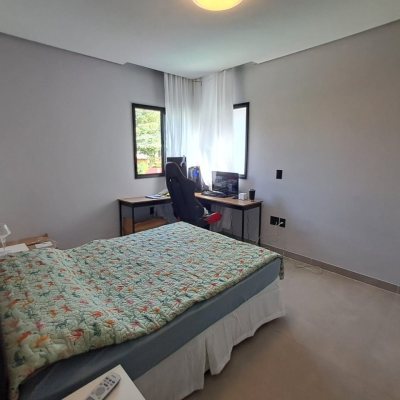 Casa em Condomínio com 272m², 3 quartos, 1 suíte, 2 garagens, no bairro RIO VERMELHO em Florianópolis