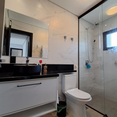 Casa em Condomínio com 272m², 3 quartos, 1 suíte, 2 garagens, no bairro RIO VERMELHO em Florianópolis