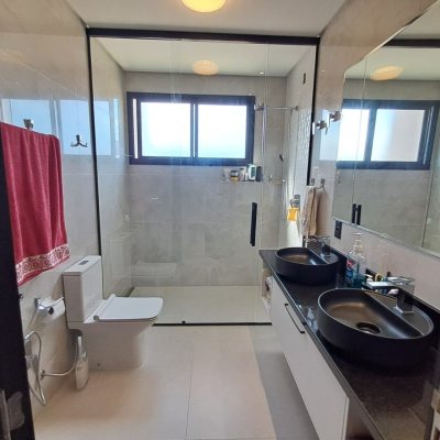 Casa em Condomínio com 272m², 3 quartos, 1 suíte, 2 garagens, no bairro RIO VERMELHO em Florianópolis