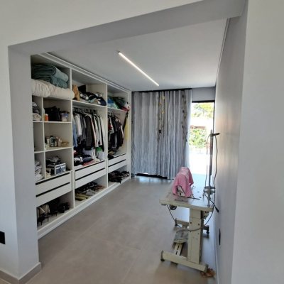 Casa em Condomínio com 272m², 3 quartos, 1 suíte, 2 garagens, no bairro RIO VERMELHO em Florianópolis