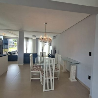 Casa em Condomínio com 272m², 3 quartos, 1 suíte, 2 garagens, no bairro RIO VERMELHO em Florianópolis