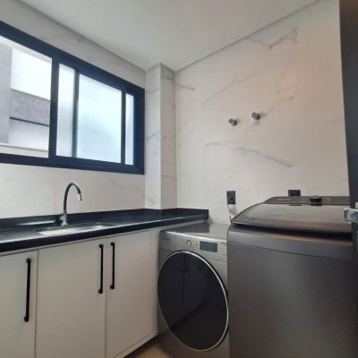 Casa em Condomínio com 272m², 3 quartos, 1 suíte, 2 garagens, no bairro RIO VERMELHO em Florianópolis