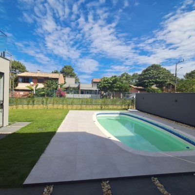 Casa em Condomínio com 272m², 3 quartos, 1 suíte, 2 garagens, no bairro RIO VERMELHO em Florianópolis