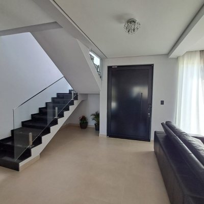 Casa em Condomínio com 272m², 3 quartos, 1 suíte, 2 garagens, no bairro RIO VERMELHO em Florianópolis