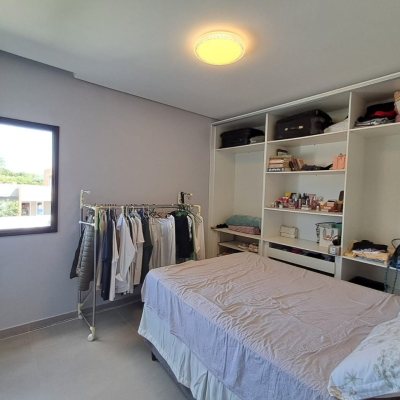 Casa em Condomínio com 272m², 3 quartos, 1 suíte, 2 garagens, no bairro RIO VERMELHO em Florianópolis