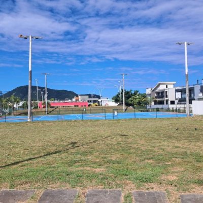 Casa em Condomínio com 272m², 3 quartos, 1 suíte, 2 garagens, no bairro RIO VERMELHO em Florianópolis