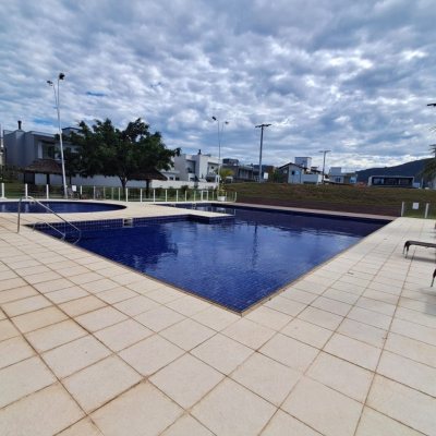 Casa em Condomínio com 272m², 3 quartos, 1 suíte, 2 garagens, no bairro RIO VERMELHO em Florianópolis