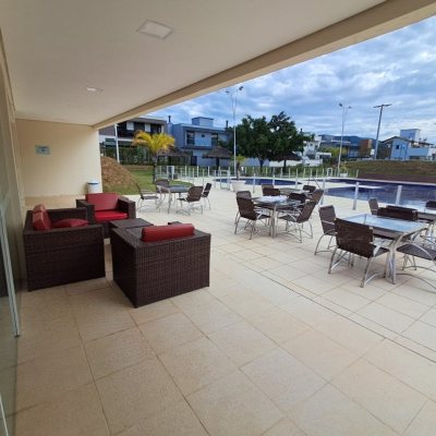 Casa em Condomínio com 272m², 3 quartos, 1 suíte, 2 garagens, no bairro RIO VERMELHO em Florianópolis