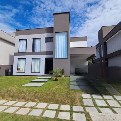 Casa em Condomínio com 272m², 3 quartos, 1 suíte, 2 garagens, no bairro RIO VERMELHO em Florianópolis