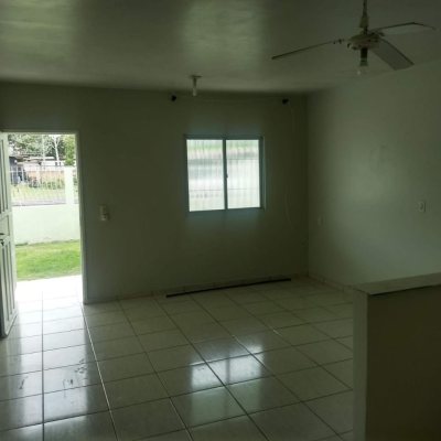 Casa Residencial com 144m², 3 quartos, 1 suíte, 3 garagens, no bairro Canasvieiras em Florianópolis