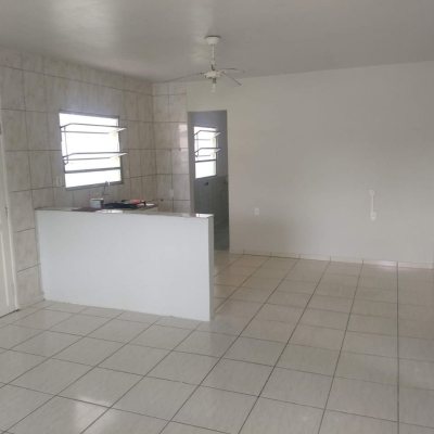 Casa Residencial com 144m², 3 quartos, 1 suíte, 3 garagens, no bairro Canasvieiras em Florianópolis