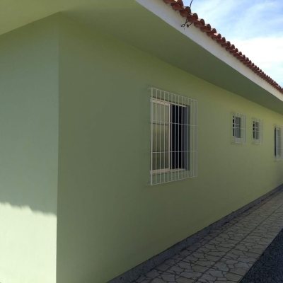 Casa Residencial com 144m², 3 quartos, 1 suíte, 3 garagens, no bairro Canasvieiras em Florianópolis