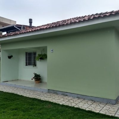 Casa Residencial com 144m², 3 quartos, 1 suíte, 3 garagens, no bairro Canasvieiras em Florianópolis