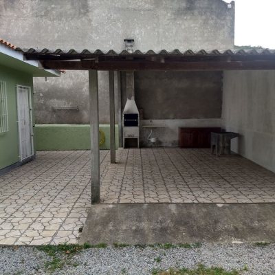 Casa Residencial com 144m², 3 quartos, 1 suíte, 3 garagens, no bairro Canasvieiras em Florianópolis