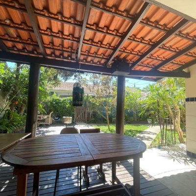 Casa Residencial com 450m², 6 quartos, 3 suítes, 4 garagens, no bairro Ingleses em Florianópolis